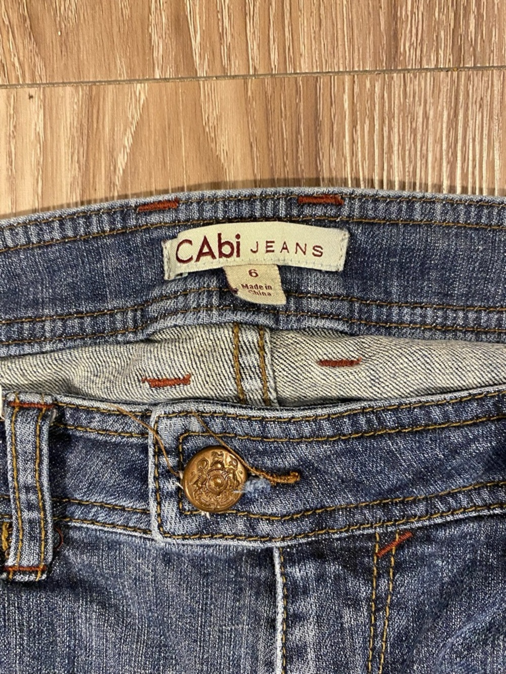 CAbi Women's Blue Flare Jeans Size 6 Low Rise - Picture 3 of 6